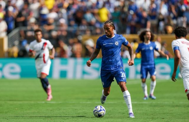 輸球又輸人！巴黎0-3慘敗，主教練掌摑切爾西神鋒引發大規模沖突